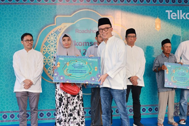 Dirut Hendri Mulya dan Direktur Network Telkomsel Nugroho hadir berbagi di kota Banda Aceh (foto/ist)